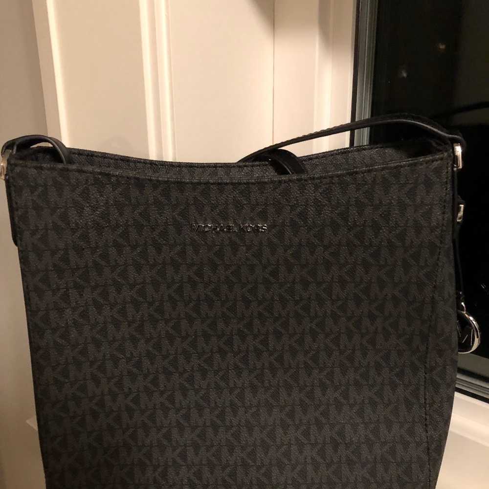 Michael khors purse Crossbody